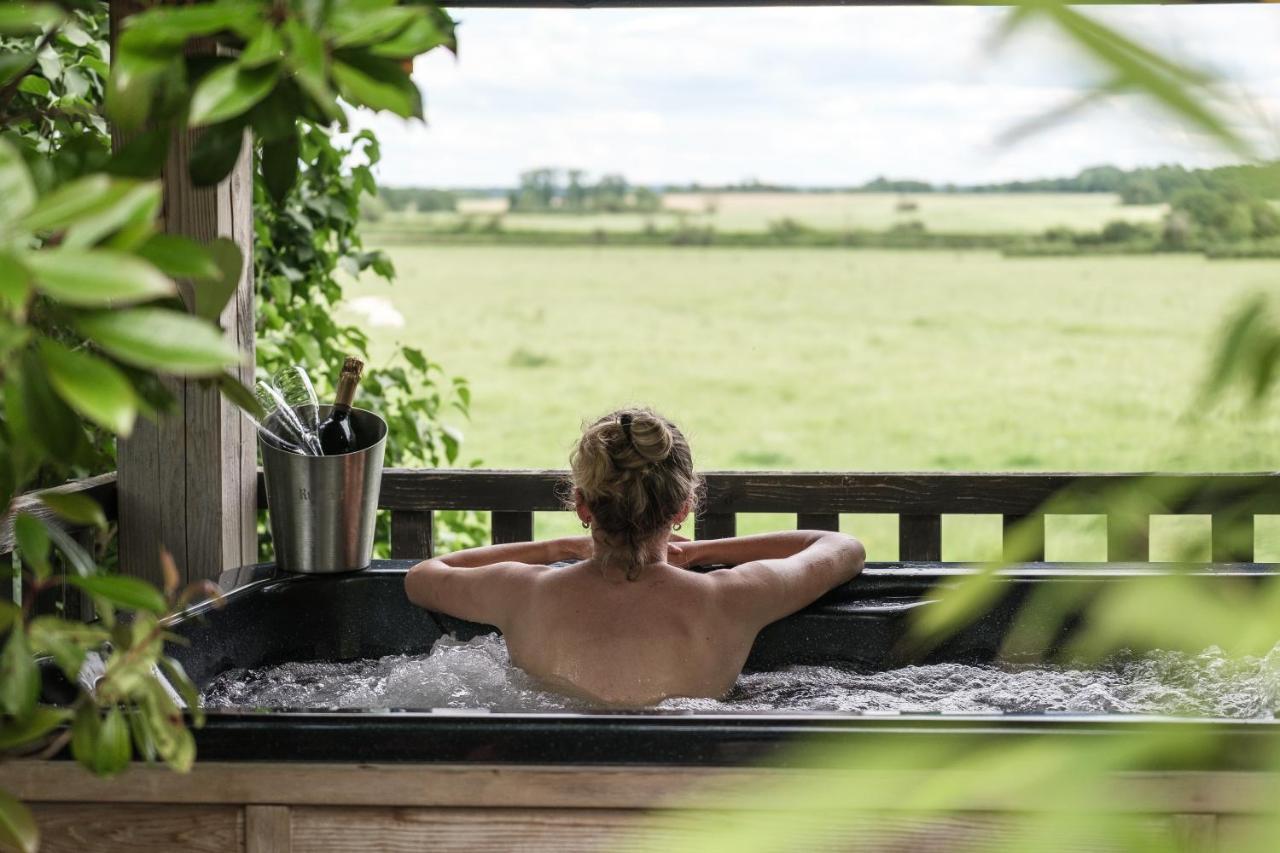 Le Domaine Des Pres Verts Suites & Chambres Avec Jacuzzi Privatif Jouey ภายนอก รูปภาพ