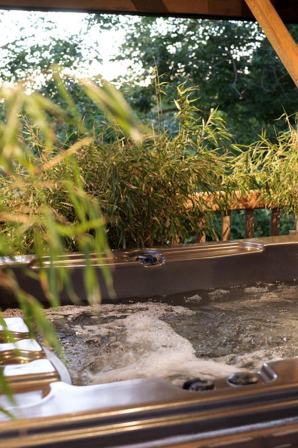 Le Domaine Des Pres Verts Suites & Chambres Avec Jacuzzi Privatif Jouey ภายนอก รูปภาพ