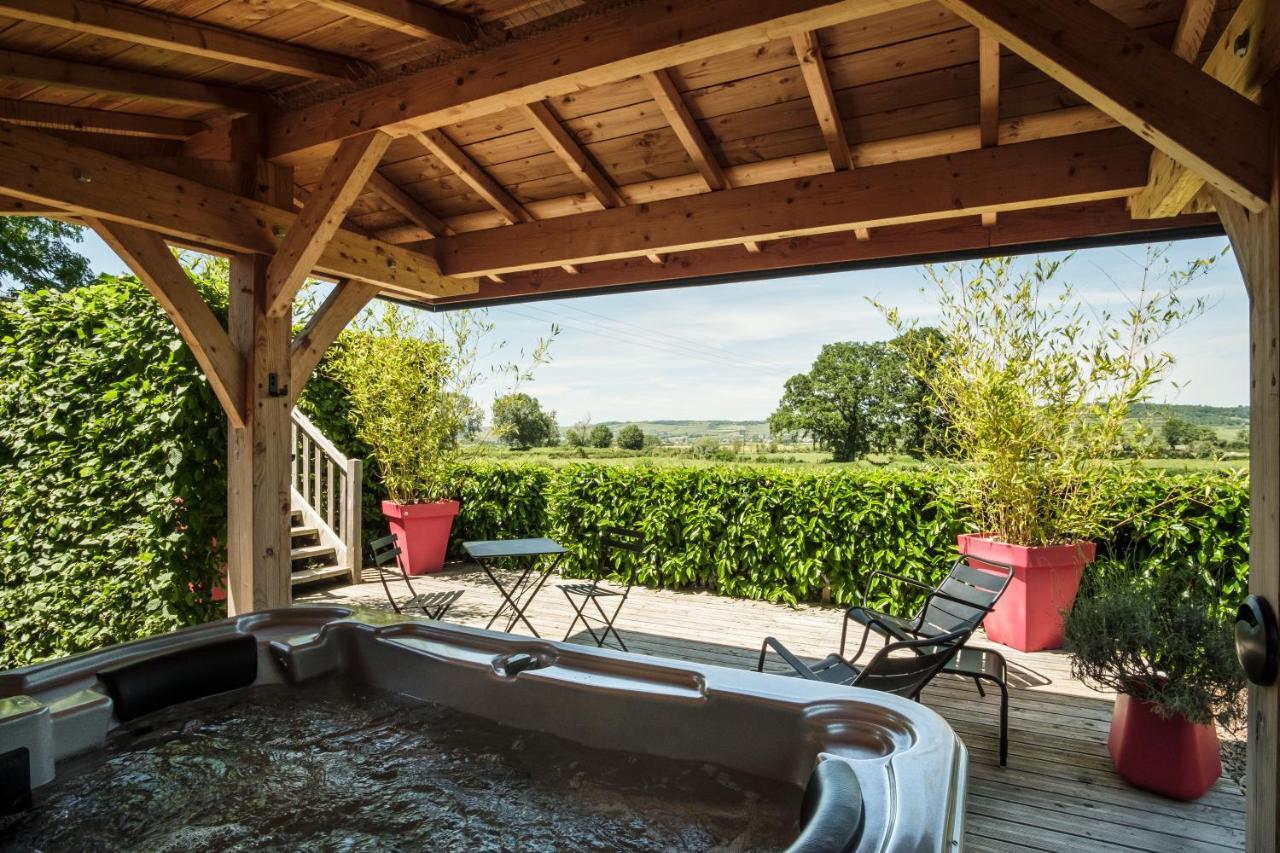 Le Domaine Des Pres Verts Suites & Chambres Avec Jacuzzi Privatif Jouey ภายนอก รูปภาพ