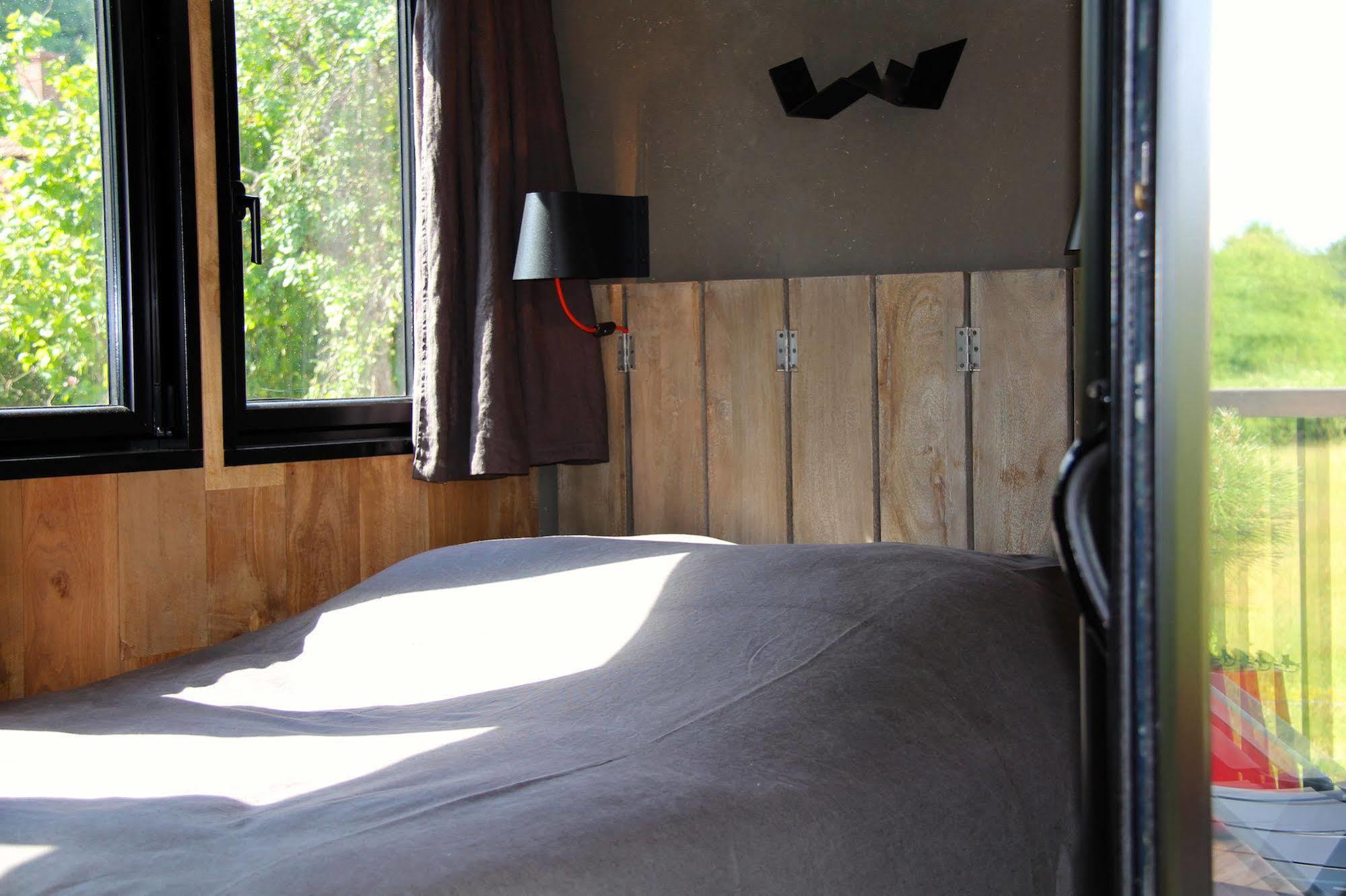 Le Domaine Des Pres Verts Suites & Chambres Avec Jacuzzi Privatif Jouey ภายนอก รูปภาพ